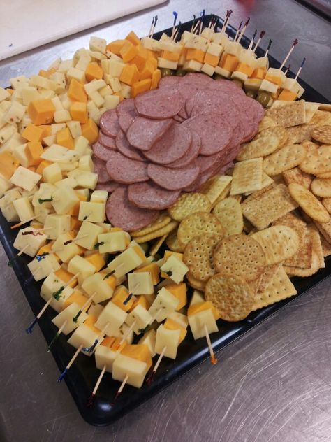 Love the cheese stackers.Now that's a cheese, cracker, and sausage tray for ya... Sausage Appetizer Recipes, Sausage Platter, Cheese And Cracker Platter, Cheese And Cracker Tray, Meat And Cheese Tray, Cheese Trays, Meat Appetizers, Veggie Tray, Holiday Appetizers