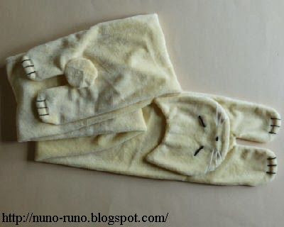 Nuno life: Cat scarf Sewing Scarves, Chat Diy, White And Black Cat, Short Scarves, Felt Shoes, Cat Scarf, Ladder Stitch, Sock Animals, Felted Scarves