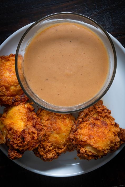 Fried Chicken Gravy Recipe, Jollibee Gravy Recipe, Jollibee Gravy, Jollibee Recipe, Sauce For Fried Chicken, Fried Chicken With Gravy, Fried Chicken Gravy, Turkey Sauce, Fried Chicken Drumsticks