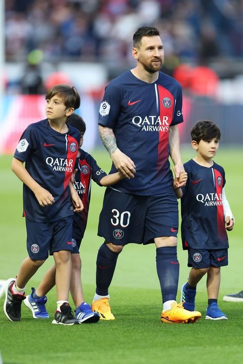 Messi Son, Movies Cinematography, Cinematography Photography, Pubg Game, Leonel Messi, Messi 10, Street Style Trends, Leo Messi, Lionel Messi