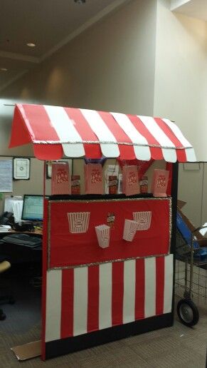 Carnival popcorn office cubicle booth Circus Cubicle, Carnival Popcorn, Circus Ideas, Cubicle Ideas, Halloween Circus, Work Fun, Christmas Carnival, Office Cubicle, Cubicle Decor