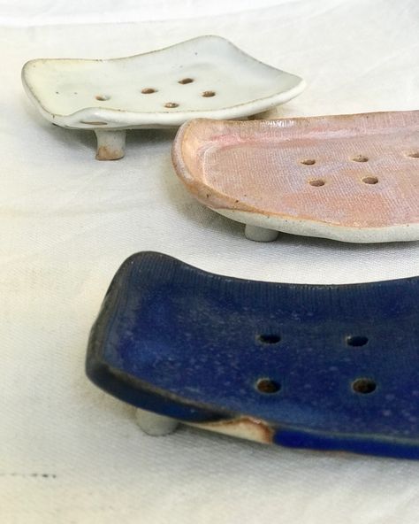 Ceramic Soap Dish Ideas, Beginner Ceramics Projects Ideas, Soap Dishes, Polymer Clay Soap Dish Diy, Soap Dish Ideas, Clay Soap Dish, Soap Dish Diy, Pottery Soap Dish, Beginners Ceramics