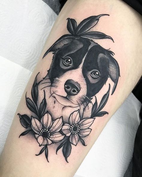 Hase Tattoos, Tattoo Lower Back, Animal Lover Tattoo, Pet Memorial Tattoo, Memorial Tattoo Designs, Dog Portrait Tattoo, Dog Memorial Tattoos, Memorial Tattoo, Memorial Tattoos