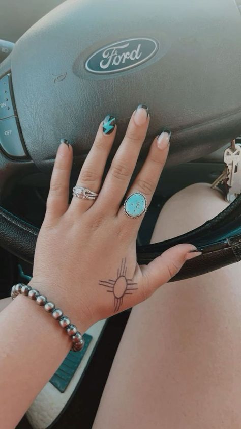 Western Nail Ideas Turquoise, Western Nails Punchy, Western Grunge Nails, Teal And Black Nail Ideas, Western Nail Inspo Acrylic, Western Nails Almond, Western Nails Turquoise, Western Nails Simple, Punchy Nails Designs