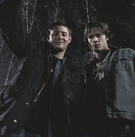 Supernatural Wallpaper, Supernatural Pictures, John Winchester, Winchester Supernatural, Sam And Dean Winchester, Sam Dean, Ange Demon, Supernatural Sam, Tv Supernatural