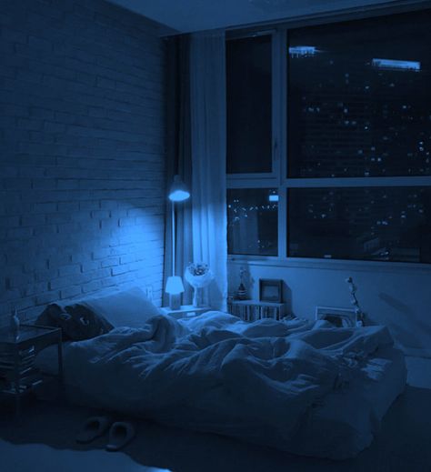 Moody Pictures, Dreamy Scenery, Dark Blue Rooms, Night Bedroom, Night Room, Messy Bedroom, Japanese Living Room, Serene Bedroom, Night Scenery