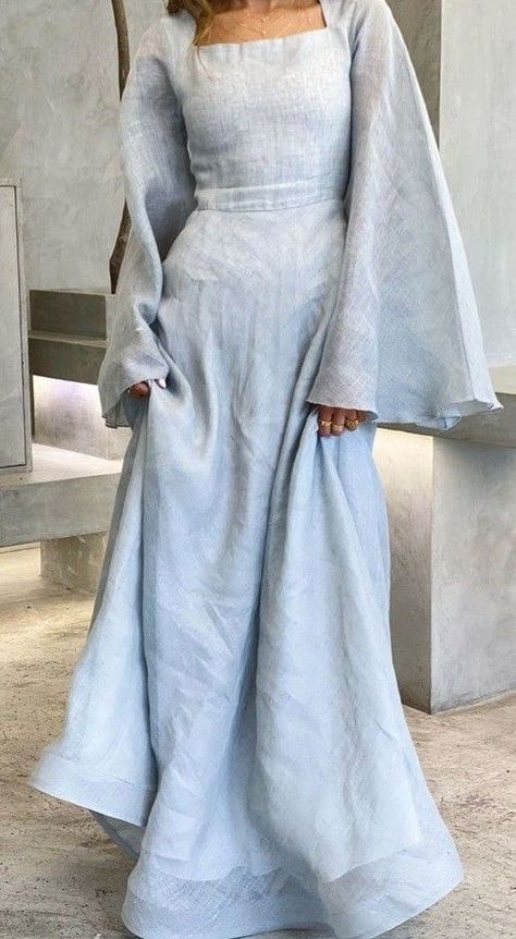 Stile Casual Chic, Mode Abaya, Flare Sleeve Dress, Elegant Dresses Classy, Modesty Fashion, Hijab Fashion Inspiration, Hijabi Fashion, Modest Fashion Outfits, Abayas Fashion