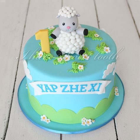 Zhe Xi's Baa Baa Black Sheep Cake #ihavesweettooth #sheep #fondantcake #1stbirthday Baa Baa Black Sheep Cake, Sheep Party, Sheep Cake, Baa Baa Black Sheep, Black Sheep, Fondant Cake, Sweet Tooth, 1st Birthday, Sheep