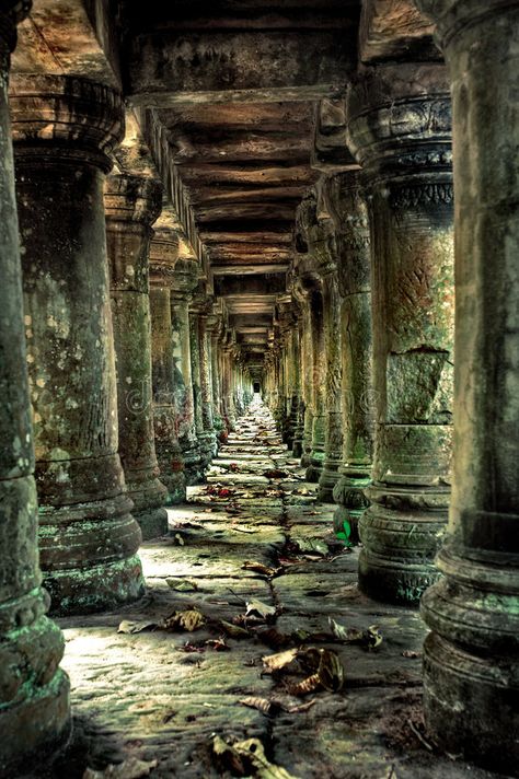 Temple Ruins, Abandoned House, Abandoned Mansions, Bhutan, Ancient Architecture, Ancient Ruins, Old Building, Abandoned Buildings, Angkor