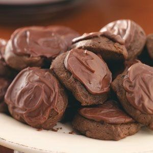 Chocolate Drop Cookies, Mocha Frosting, Drop Cookie Recipes, Baking Cocoa, Cookies Chocolate, Drop Cookies, Unsweetened Chocolate, Raisin Cookies, Cookie Frosting