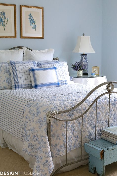 Wall Color Ideas: Soft and Pretty Paint Colors for Your Home French Country Guest Room, Blue French Country, Guest Room Essentials, French Country Rug, French Country Bedrooms, Country Cottage Decor, Guest Room Decor, Cottage Bedroom, Country Bedroom