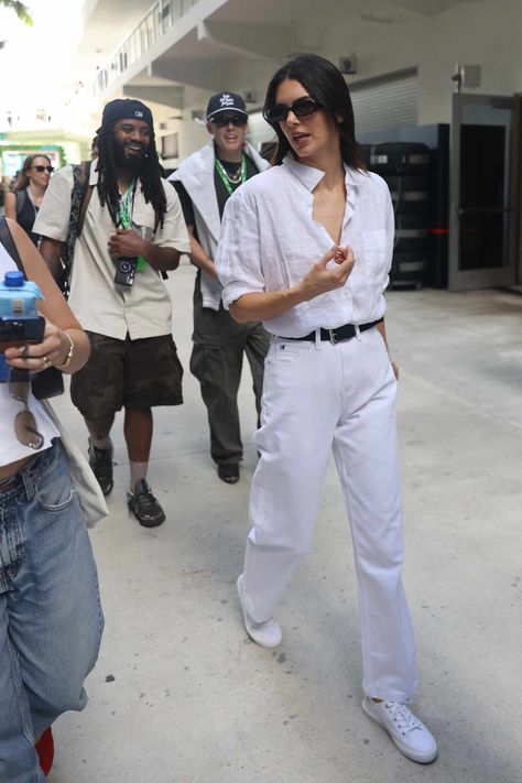 Kendall Jenner Stylishly Defied the Fashion Rules With Her Latest Outfit F1 Miami, Plain White Sneakers, Best White Sneakers, Kendall Jenner Street Style, Kendall Style, All White Outfit, Kendall Jenner Outfits, Jenner Outfits, Jenner Style