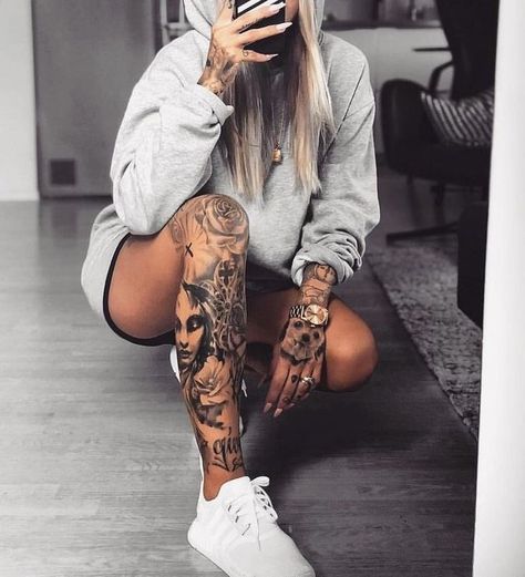 ♡ ; Pinterest : @ XOkikiiii Leg Sleeve Tattoo Ideas, Badass Sleeve Tattoos, Tattoo Leg Sleeve, Leg Sleeve Tattoos, Band Tattoos, Girls With Sleeve Tattoos, Tattoo Zeichnungen, Cat Tattoos, Geniale Tattoos