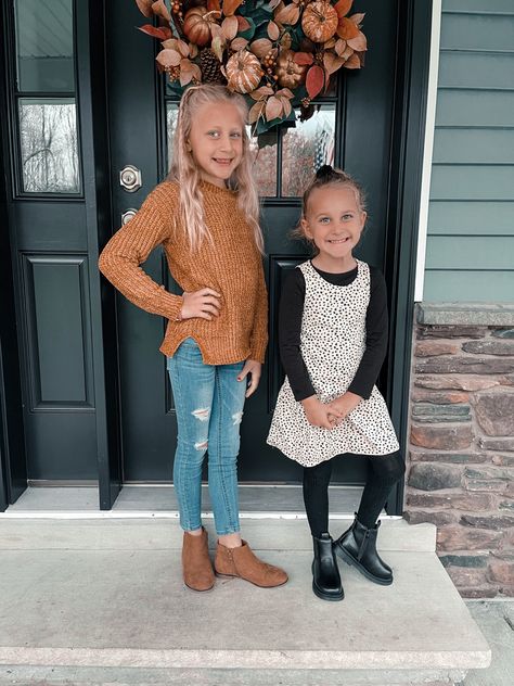 Skirt Boots Outfit, Girls Chelsea Boots, Sweaters Girls, Girls Winter Outfits, Chelsea Boots Outfit, Girls Fall Fashion, Girls Black Boots, Girls Fall Dresses, Winter Boots Outfits