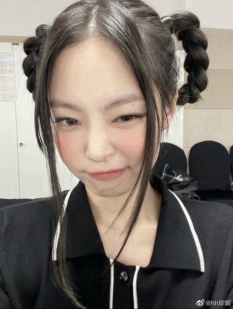 #blackpink #jennie #jenniekim #jennieicons #blink #blackpinkinyourarea Jennie Cute, Blackpink Jennie, Long Hair, Braids, Hair, Black, Plaits