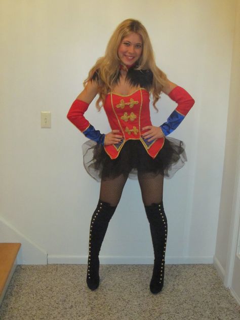 Gotta love an awesome Britney's Circus themed outfit! :) This is Lisa Scrivanich who messaged me several awesome photos to submit to this Britney's Biggest Fans pinterest board! Must say she rocked it!! Britney Spears Circus Costume, Circus Theme Party Outfits, Britney Spears Halloween Costume, Britney Spears Costume, Circus Ringmaster, Ringmaster Costume, Jessica Smith, Creative Clothing, Performance Outfits