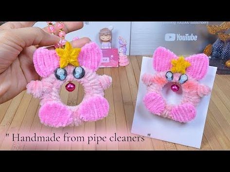 Kirby Keychain, Cute Craft Ideas, Fuzzy Wire, Wire Keychain, Keychain Tutorial, Cute Craft, Keychain Ideas, Diy Cleaners, Pipe Cleaner