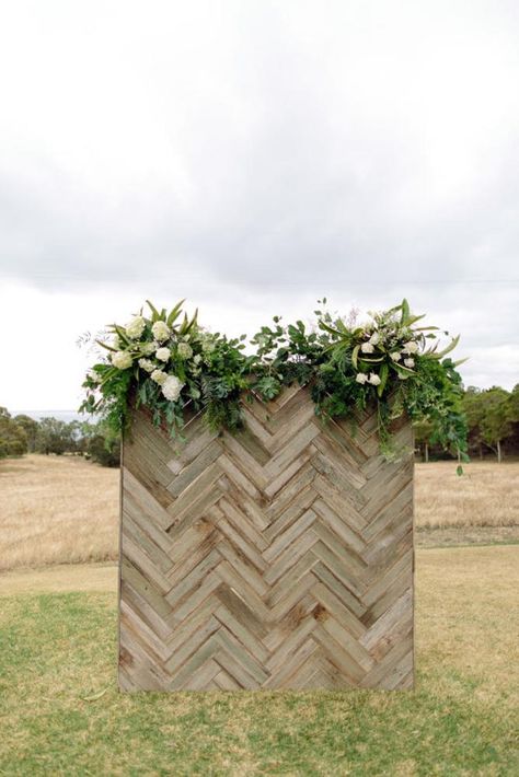 36 Rustic Wedding Decor For Country Ceremony | Page 7 of 7 | Wedding Forward Modern Ceremony Backdrop, Country Ceremony, Wood Wedding Decorations, Rustic Photography, Wedding Ceremony Ideas, Wood Backdrop, Wedding Ceremony Backdrop, Australia Wedding, Wedding Forward