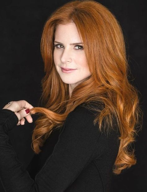 Sarah Rafferty of Suits. Emmy magazine layout. 2014 Donna Suits, Donna Paulsen, Sarah Rafferty, Suits Tv, Red Hair Woman, Red Heads, Ginger Girls, Long Red Hair, Exotic Women