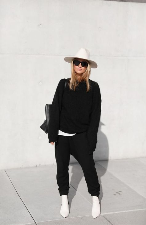 Janessa Leone Hat, Minimalist Moda, Gala Gonzalez, Emmanuelle Alt, Elegante Y Chic, Woman In Black, Janessa Leone, Model Streetstyle, Dress Shopping