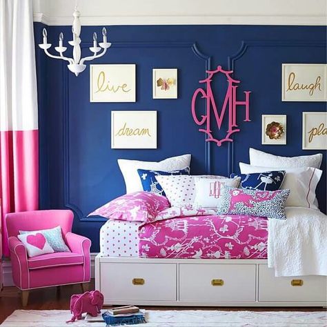 Toddler bedroom decor pink and navy Chinoiserie Bedroom, Blue Girls Rooms, Big Girl Rooms, Pink Bedroom, Pink Room, Teen Room, Teen Bedroom, White Bedding