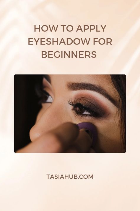 How to apply eyeshadow for beginners Easy Eye Makeup For Beginners, Apply Eyeshadow For Beginners, Makeup With Eyeshadow, Eyeshadow For Beginners, Eye Makeup For Beginners, Eyeshadow Guide, Easy Eye Makeup, Eyeshadow Application, Applying Eyeshadow