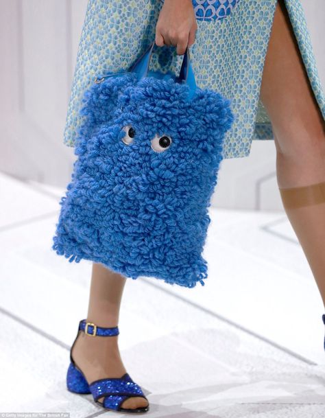 This bag would be perfect for any shopper looking to hide their cookies, as it's resemblance is uncanny to the Sesame Street character Wide Sneakers, Anya Hindmarch, Punch Needle, Stylish Fashion, Fashion Sneakers, Stylish Sneakers, London Fashion, Fashion Week Spring, Bago