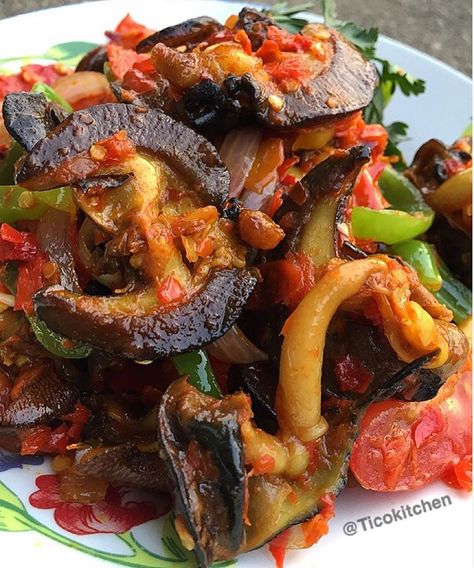 Spicy peppered snails …” Peppered Snail, Suya Recipe, Snail Food, Snails Recipe, Nigerian Recipes, Butter Cookies Recipe, Main Course Recipes, African Food, Southern Recipes