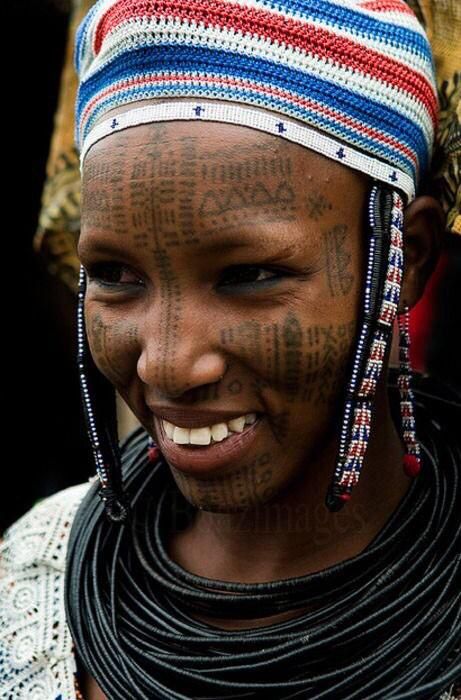 #InternationalWomensDay Benin Africa, Woman With Tattoos, Desert Dreamer, Face Tattoos, African People, We Are The World, Body Modifications, African Culture, World Cultures