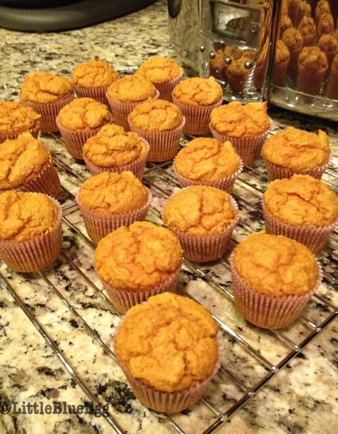 Muffins For Dogs, Pumpkin Applesauce Muffins, 2 Ingredient Pumpkin Muffins, Dog Muffins, Cake Mix Recipe, Dog Pumpkin, Homemade Muffins, Recipe Sweet, Pineapple Upside