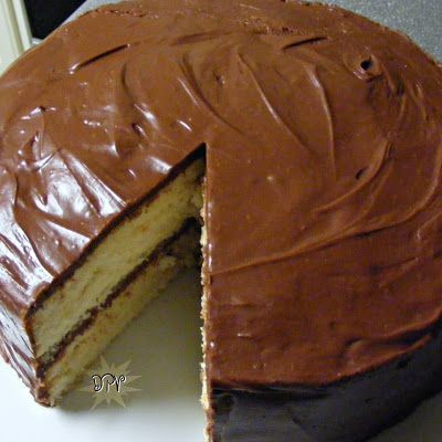 Old Fashioned Yellow Cake w/ Chocolate Fudge Frosting - Just like the one your grandma made! This easy, one-bowl yellow cake recipe came out of a McCall’s cookbook published over 100 years ago, in 1910. A simple recipe that’s stood the test of time. Old Fashioned Yellow Cake, One Bowl Yellow Cake Recipe, Frosting A Cake, Chocolate Fudge Icing, Yellow Cake Recipe, Chocolate Fudge Frosting, Chocolate Frosting Recipes, Fudge Frosting, Frosting Recipe