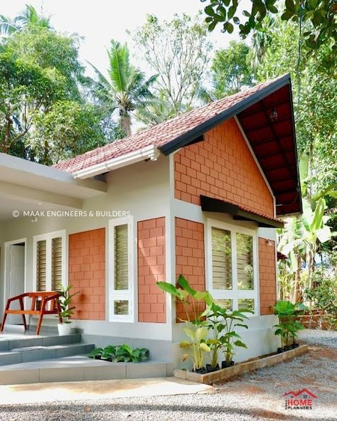 Sustainable House Plans, Traditional Indian Houses, Kerala Homes, Low Cost House Plans, Wooden Homes, Alchemist Book, Kerala Traditional House, Indian House Exterior Design, Modern Bungalow House Design