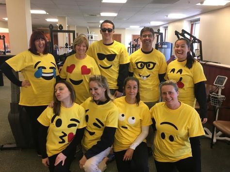 Emoji group Halloween costume! Halloween Dress Up Ideas, Emoji Clothes, Teacher Halloween Costumes, Duo Halloween Costumes, Teacher Halloween, Teachers Halloween, Group Costumes, Group Halloween Costumes, Spirit Week