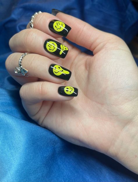 Cute smileys melting on a glossy black nail. Shown in medium square. Application kit included. Drippy Smiley Face Nails, Nail Art Smiley Face, Nails Trippy, Trippy Nails, Smiley Nails, Nail Nail Designs, Emoji Nails, Acrylic Nails Ideas, Summer Nails Art