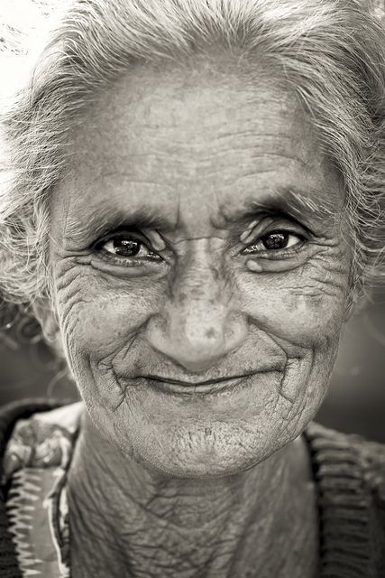 Old lady at Mingun - Myanmar (Burma) eyes are windows to the soul Old Lady Portrait Photography, Old Lady Portrait, Smile Wrinkles, Old Eyes, Age Makeup, Old Age Makeup, Intense Eyes, Laugh Lines, Smile Lines