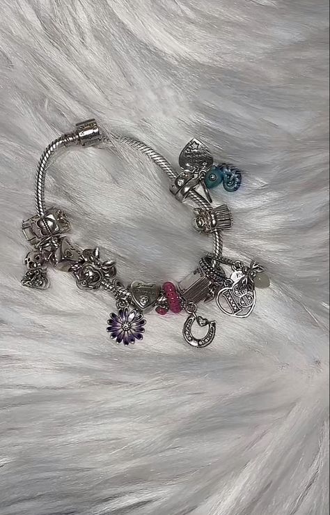 Cute Charm Bracelets, Beaded Bracelet Ideas, Stylish Jewelry Accessories, Pandora Bracelet Charms Ideas, Pandora Bracelet Designs, Bracelets Beaded, Jewelry Accessories Ideas, Dope Jewelry, Pandora Bracelet Charms