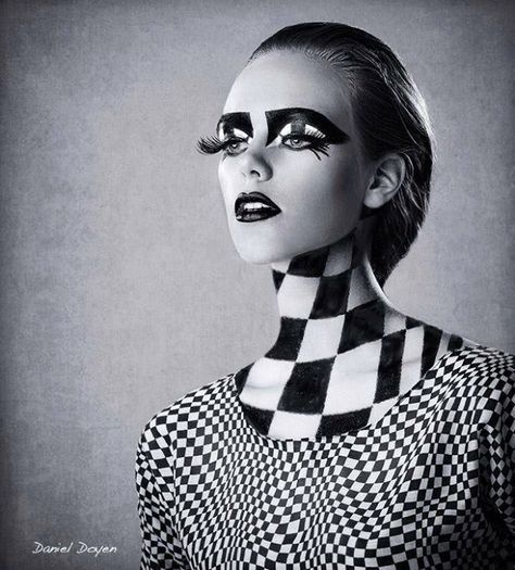 Chess board make up Black And White Makeup, Drag Make-up, Carnival Makeup, Face Art Makeup, White Makeup, Fashion Art Photography, Hippie Style Clothing, Crazy Makeup, Abstract Faces