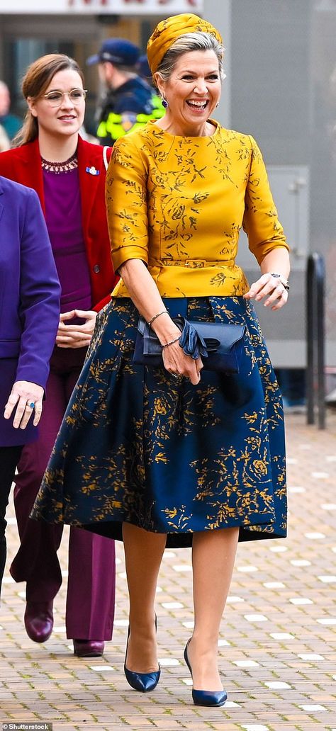 The Dutch royal, 51, was effortlessly elegant in the matching skirt and blouse, both adorned with artful floral print Dusky Pink Dress, Navy Clutch, Black Overcoat, Hm The Queen, Black Leather Gloves, Queen Máxima Of The Netherlands, Sophisticated Dress, Skirt And Blouse, Queen Maxima