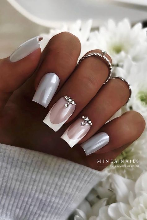 Here’s another idea for grey enthusiasts looking to try a French manicure! Explore these nail designs by Minea Bergström (@minea.nails) featuring a glazed doughnut grey base paired with classic French tips for an effortlessly classy look. The added touch of rhinestones elevates the elegance. Do you think it would suit as wedding nails for a bride? French Manicure Glazed, Nails Ideas For Bride, Grey Nail Ideas, Winter Nails Trends, Chrome French Tip Nails, Winter Nails 2023, Chrome French Tip, Nails 2023 Trends, Vibrant Nail Colors