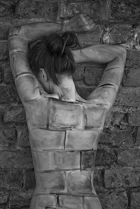 Arte Peculiar, Brick In The Wall, A Brick Wall, Dream Painting, Human Canvas, Conceptual Photography, Simple Acrylic Paintings, Foto Art, Photography Wall