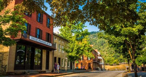 10 Best Things to Do in Harpers Ferry, West Virginia West Virginia Camping, West Virginia Vacation, Harpers Ferry West Virginia, Virginia Fall, Shenandoah River, Virginia Vacation, Washington Dc Travel, Harpers Ferry, Dc Travel