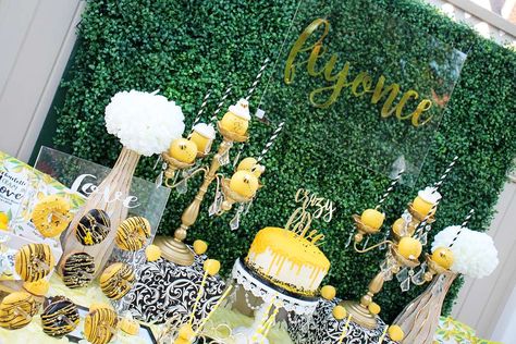 Divorce Celebration, Lemon Themed Bridal Shower, Beyonce Lemonade, Lemonade Sign, Wedding Shower Party, Bridal Shower Inspo, Lemonade Party, Lemon Lemonade, Shower Party Ideas