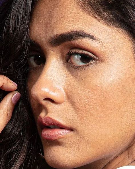 Mrunal Thakur, Beauty Hacks Lips, Actress Without Makeup, Beauty Face Women, Beautiful Dresses Short, Indian Actress Hot Pics, Beautiful Smile Women, Close Up