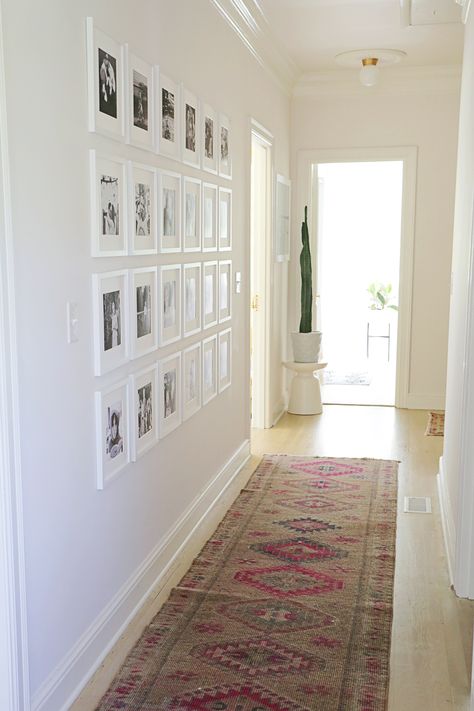 Giant Family Gallery Wall Frame Wall Design, Wallpapers Living Room, Wall Frame Design, Living Wallpaper, Gallery Wall Design, Family Gallery Wall, Gallery Wall Layout, Narrow Hallway Decorating, Family Photo Wall