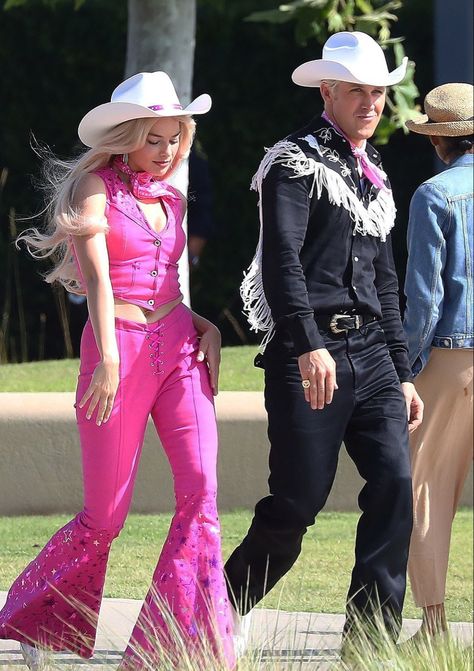 Barbie And Ken Western Costume, Barbie Vs Ken Spirit Week, Barbie Movie Characters, Barbie Cowboy, Nail Barbie, Celebrity Duos, Barbie And Ken Costume, Barbie Cowgirl, Sequin Outfits