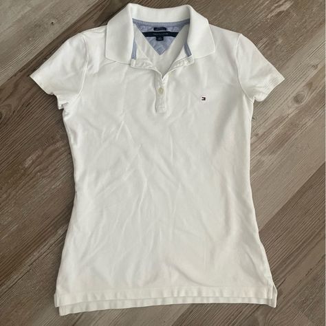 Tommy Hilfiger white polo T-shirt Tommy Hilfiger Polo Women, 2yk Outfits, Swiss School, Tommy Hilfiger Outfits, Cold Fits, Outfit Formulas, 2000s Fashion Outfits, Polo Top, Tommy Hilfiger Tops