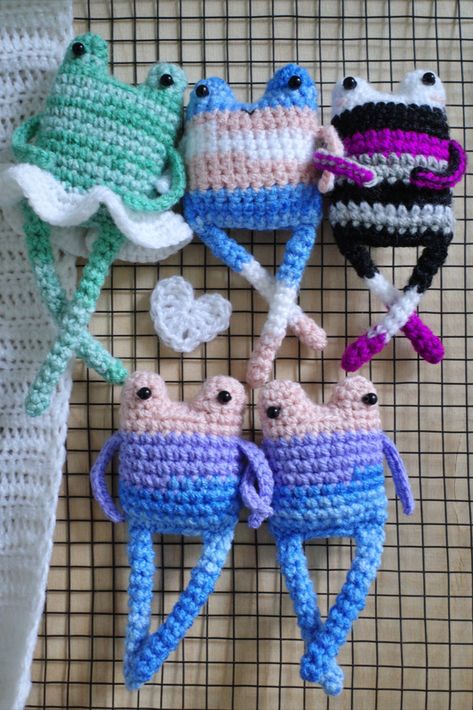 Meet my adorable crochet LGBTQ+ frogs! 🌈🐸 These little cuties are perfect companions for pride parades or as a delightful gift. Handcrafted with love, these toys are not only beautifully made but also carry a message of inclusivity and acceptance. Let these playful frogs hop into your heart and spread joy wherever they go! 🌟🐸 Pride Crochet Plushies, Lgbtq Crochet Ideas, Gay Crochet Ideas, Crochet Pride Ideas, Crochet Pride Patterns, Pride Crochet Patterns, Lgbtq Crochet, Pride Projects, Crochet Buddies