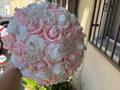 Pink Quince Ramo, Blush Pink Quince, Light Pink Quince, Pink Quince Theme, Quince Bouquet, Quince Flowers, Pink And White Bouquet, Roses Bouquet Gift, Quinceanera Pink