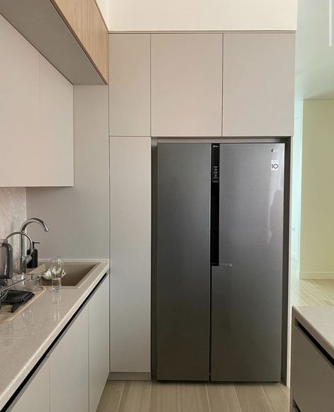 Placement Of Fridge In Kitchen, Fridge Placement In Kitchen, Fridge Side By Side, Fridge Placement, Fridge In Kitchen, С�ерая Кухня, Corner Kitchen Cabinet, Kitchen Fridges, Closet Room