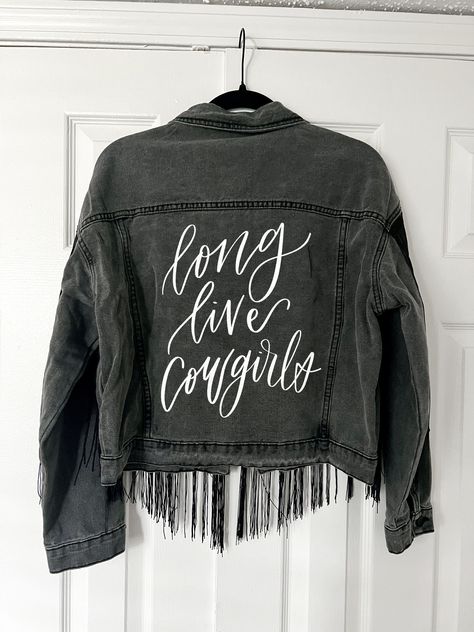 Hand Painted Jean Jacket Diy, Fringe Denim Jacket, Jean Jacket Diy, Country Jeans, Customised Denim Jacket, Bedazzled Jeans, Custom Jean, Custom Jean Jacket, Concert Attire